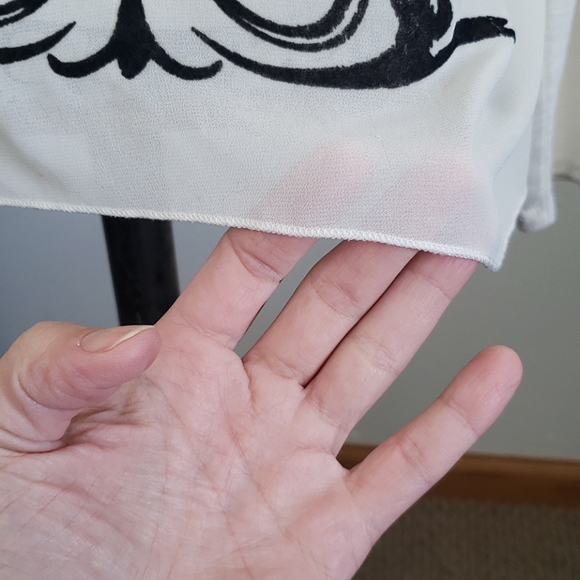 Gorgeous and classy black velvet accent cream blouse - Picture 3 of 6